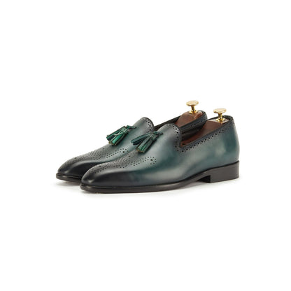 Best mens shoes online india. Dark Green pure leather men's shoe for party wear. Green comfortable tassel slip ons, mens luxury shoes that are handcrafted in pure european leather and Italian fits available at Vantier shooes online shop. 