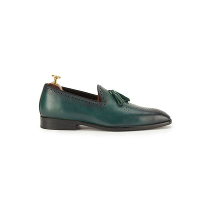 Best mens shoes online india. Dark Green pure leather men's shoe for party wear. Green comfortable tassel slip ons, mens luxury shoes that are handcrafted in pure european leather and Italian fits available at Vantier shooes online shop. 