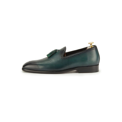 Best mens shoes online india. Dark Green pure leather men's shoe for party wear. Green comfortable tassel slip ons, mens luxury shoes that are handcrafted in pure european leather and Italian fits available at Vantier shooes online shop. 