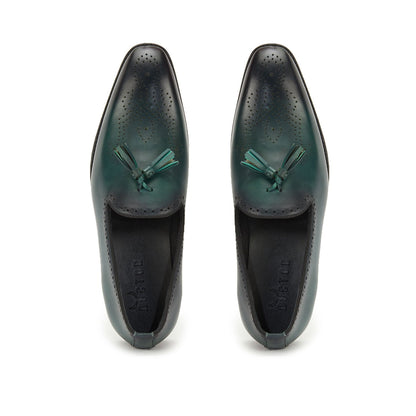 Best mens shoes online india. Dark Green pure leather men's shoe for party wear. Green comfortable tassel slip ons, mens luxury shoes that are handcrafted in pure european leather and Italian fits available at Vantier shooes online shop. 