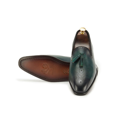 Best mens shoes online india. Dark Green pure leather men's shoe for party wear. Green comfortable tassel slip ons, mens luxury shoes that are handcrafted in pure european leather and Italian fits available at Vantier shooes online shop. 